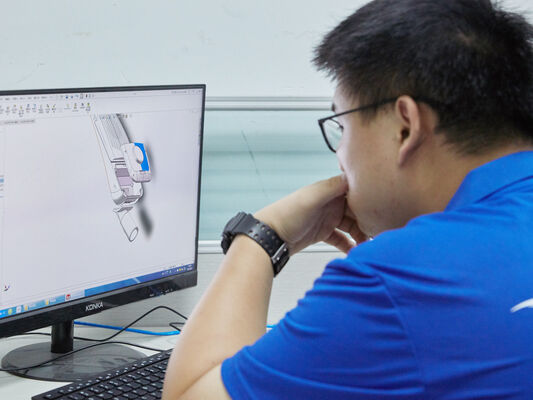 D4 Lampu tahan kelembaban LED 160LPW dengan Siap 4 Darurat 4W@3HRS Plug and Play Mudah untuk pemeliharaan Cocok untuk Garasi Parkir dan pencahayaan