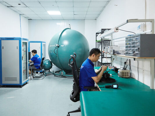 D4 Lampu tahan kelembaban LED 160LPW dengan Siap 4 Darurat 4W@3HRS Plug and Play Mudah untuk pemeliharaan Cocok untuk Garasi Parkir dan pencahayaan